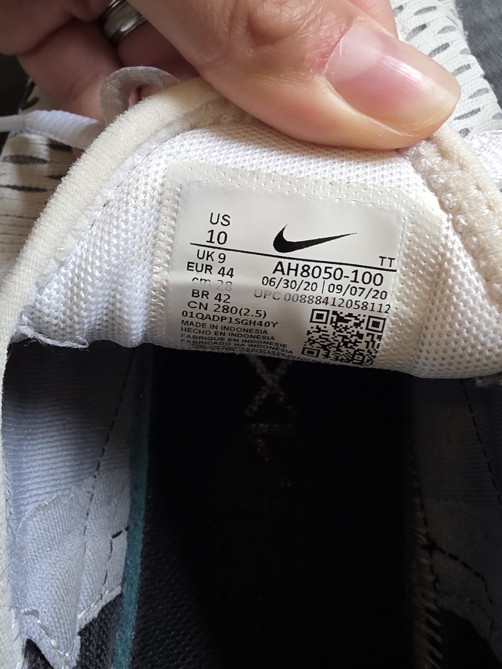 Nike Air Max 270 Men's White Black Running Shoes Sneakers Sportwear - Picture 6 of 7